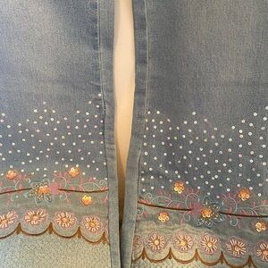 Strong Y2K vibe women’s/Junior’s Flared Legs. Size 17.